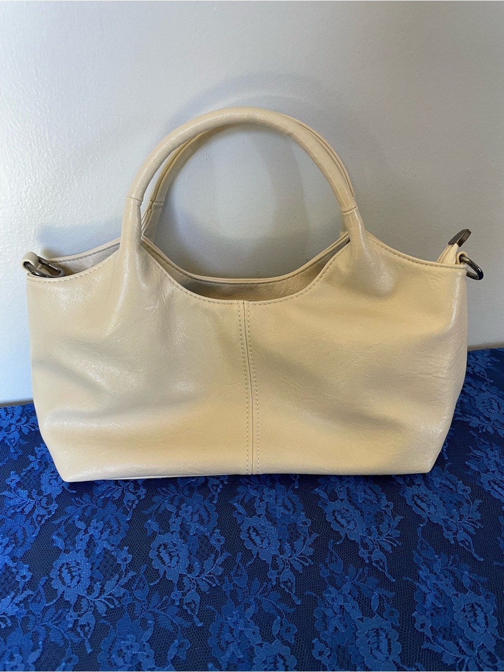 NWOT Classic Cream Faux Leather Handbag/ Shoulder Bag